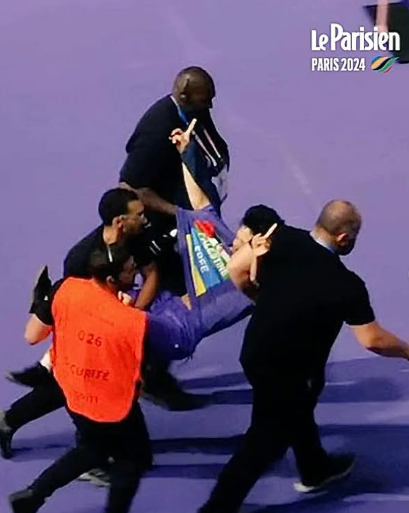 싱가포르 법원은 지난 13일 호주 출신 남성 존슨 웬에게 공공질서 교란 혐의로 9일간의 징역형을 내렸다. 웬은 지난해 파리올림픽에서도 100m 달리기 결승전이 열리는 경기장에 난입해 경기를 지연시켰다. /사진=웬 인스타그램 캡처