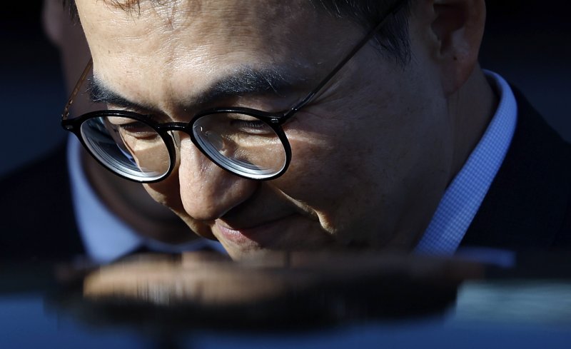 구자현 신임 검찰총장 직무대행이 17일 오후 경기 과천시 정부과천청사 법무부에서 정성호 법무부 장관과의 면담을 마친 뒤 밖으로 나와 대기하던 차량에 오르고 있다. 2025.11.17/뉴스1 ⓒ News1 박정호 기자