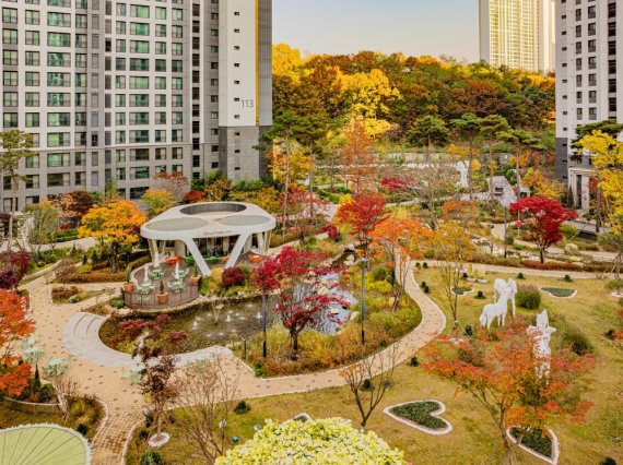 <세계 최초 5D 조경과 멀칭 기법 적용한 검암역 로열파크씨티 조경 / DK아시아>