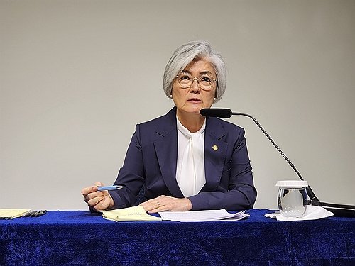 특파원단과 간담회 하는 강경화 주미대사 (출처=연합뉴스)