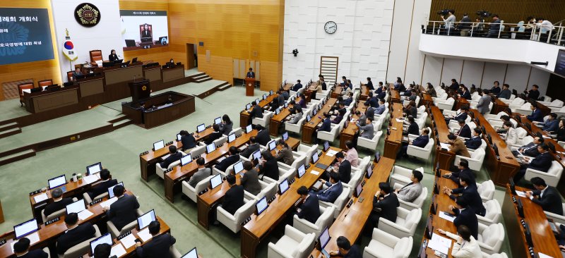 [바카라 카드카운팅=뉴시스] 박주성 기자 = 최호정 바카라 카드카운팅시의회 의장이 3일 바카라 카드카운팅 중구 시의회 본회의장에서 열린 제333회 정례회 1차 본회의에서 개회사를 하고 있다. 2025.11.03. park7691@newsis.com