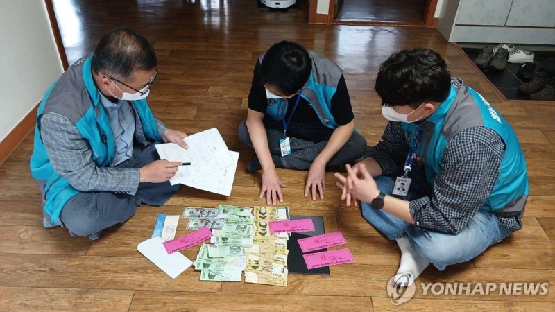 지방세 체납자 가택수색 (출처=연합뉴스)