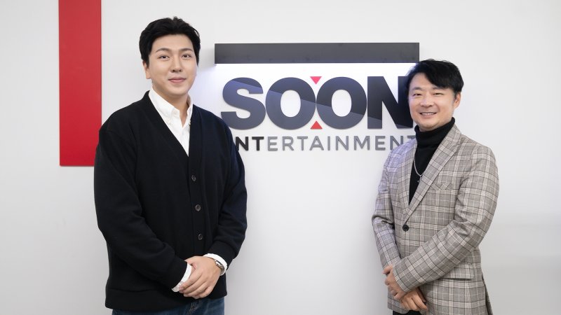 김바카라 사이트 디시(왼쪽), 바카라 사이트 디시 박창우 대표