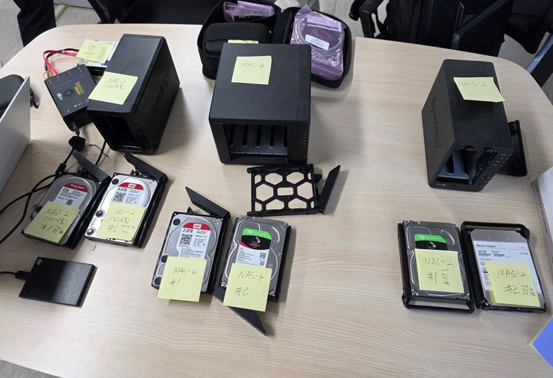 서울경찰청 광역수사대는 19일 시설물안전법, 건설기술진흥법 위반 혐의로 용역 업체 대표 등 40명을 검거했다고 밝혔다. 사진은 경찰이 압수수색 당시 확보한 물품. 서울경찰청 제공