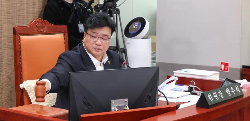 "성희롱 국민의힘 편드냐".. 김병주, 경기도 예산 파행 비판에 '내부총질' 비난쇄도