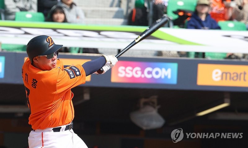 안타 치는 안치홍 (출처=연합뉴스)