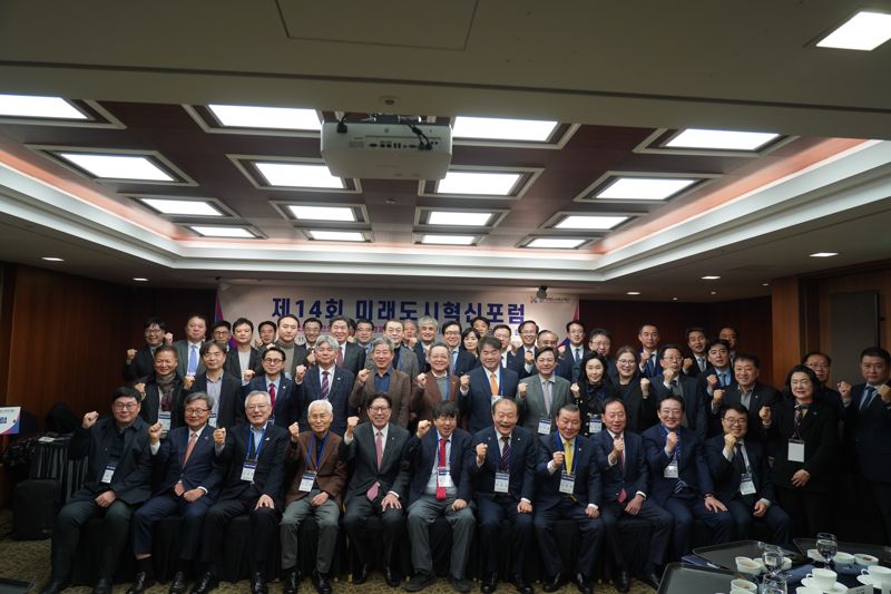 양재생 회장 ‘혁신과 도전으로 여는 부산경제 미래’ 강연