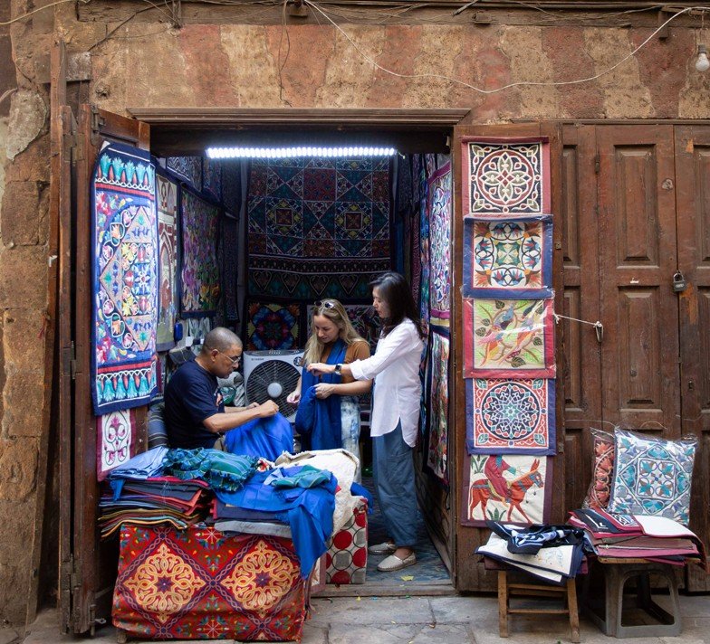 [카이로=뉴시스] 박현주 미술전문기자 = 권재영 MUSEEUM 대표가 이집트 전역의 장인 공방을 직접 찾아 협업하며, 아트숍을 넘어 이집트 공예의 현대화 프로젝트를 이끌고 있다. *재판매 및 DB 금지