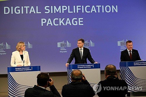 EU, AI규제 16개월 늦춘다…디지털 간소화 방안 발표 (출처=연합뉴스)