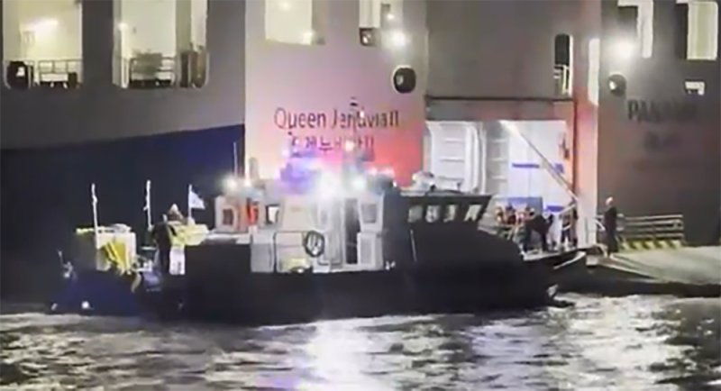 [신안=뉴시스] 19일 오후 전남 신안군 장산면 족도에서 승객 260여명을 태운 여객선이 좌초했다. (사진=목포해양경찰서 제공). photo@newsis.com *재판매 및 DB 금지 /사진=뉴시스