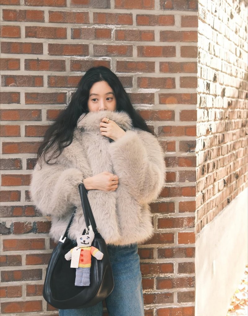 정려원 길거리서 찰칵…화보인 줄