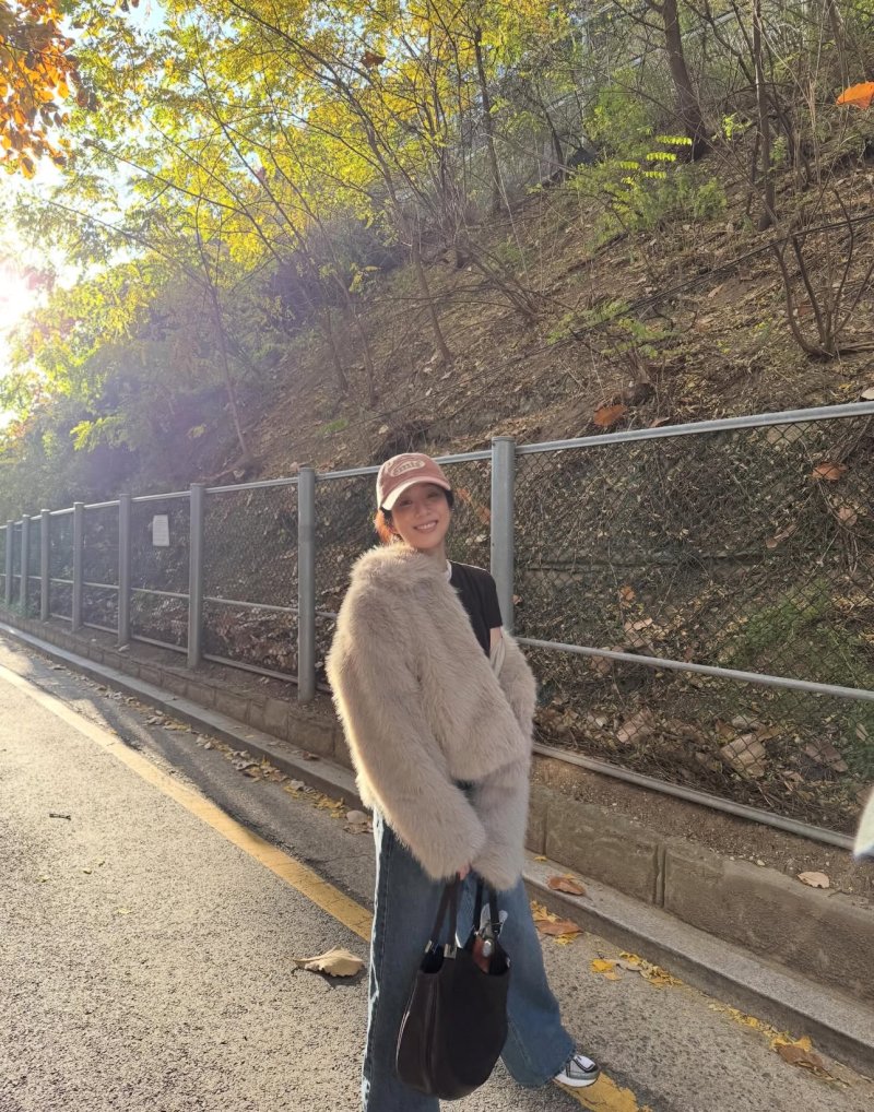 정려원 길거리서 찰칵…화보인 줄