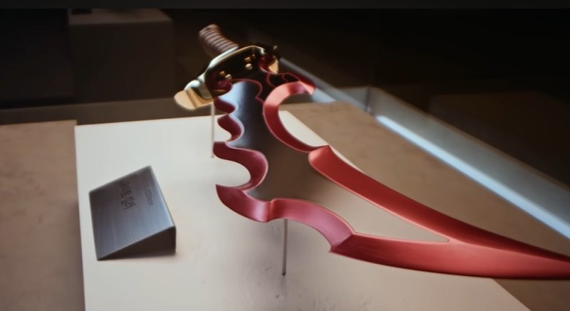 포스코 판타스틸 포스콜렉션 캠페인의 일환으로 제작된 '나 혼자만 레벨업' 실사화 무기(포스코 스튜디오 채널 갈무리)