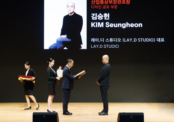 레이.디 스튜디오