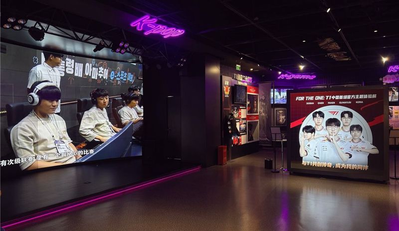 "손흥민 못지 않네", '페이커' 실물 유니폼 보러 中 팬들 몰려[1일IT템]