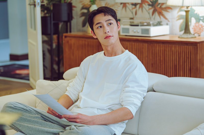 무심한듯 다정한 이재욱…'마지막 썸머' 17년 우정의 설렘 일으켰다