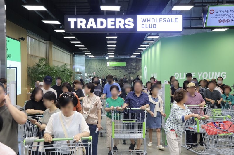 5일 트레이더스 구월점 오픈과 함께 매장을 찾은 고객들 모습. (이마트 제공. 재판매 및 DB 금지) 2025.9.5/뉴스1