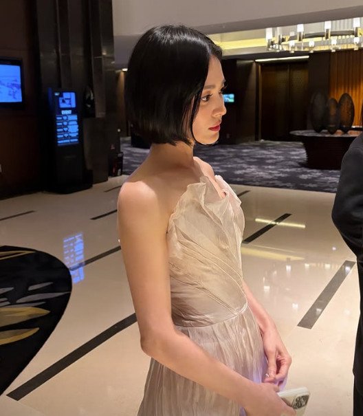 송혜교, 우아한 드레스 입었는데…청룡 레드카펫 못 선 이유는