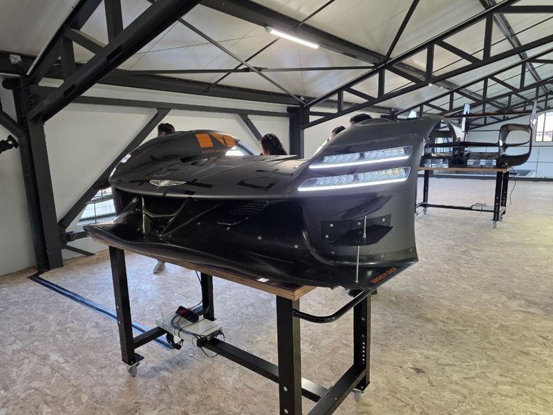 제네시스 마그마 레이싱(GMR) 워크샵 내부에 전시된 하이퍼카 전면부 모습. 사진=김학재 기자