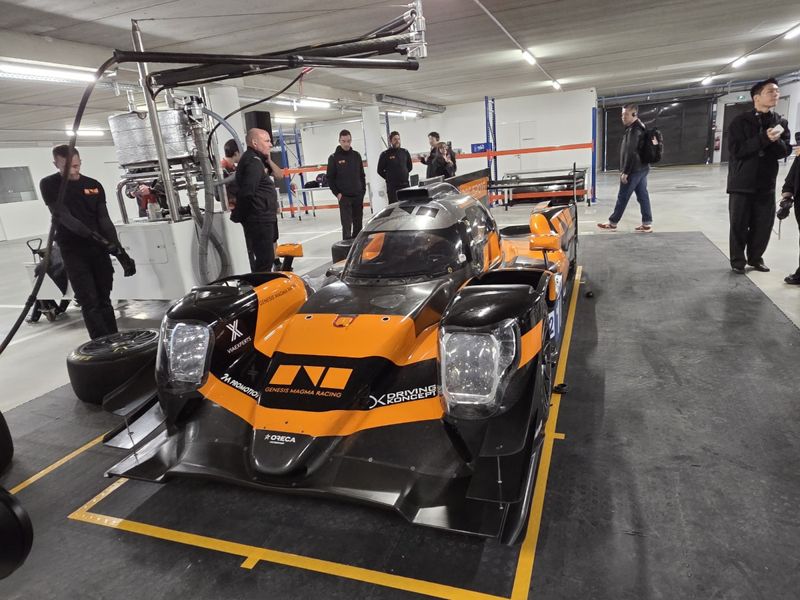 제네시스 마그마 레이싱(GMR) 워크샵 내 피트 스톱 현장에 마련된 GMR 드라이빙 컨셉트카 모습. 사진=김학재 기자