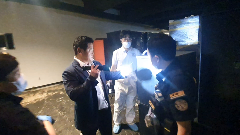지난 9월 경찰이 경기도에 위치한 범행이 이뤄졌을 것으로 추정되는 건물 지하 공간을 조사하고 있다. 서울경찰청 제공