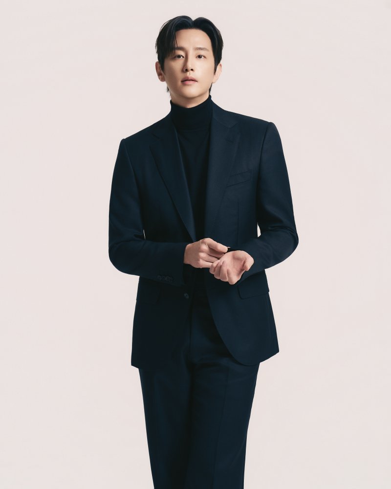 권율 '오십프로' 우정출연…호텔·카지노 사업가 변신