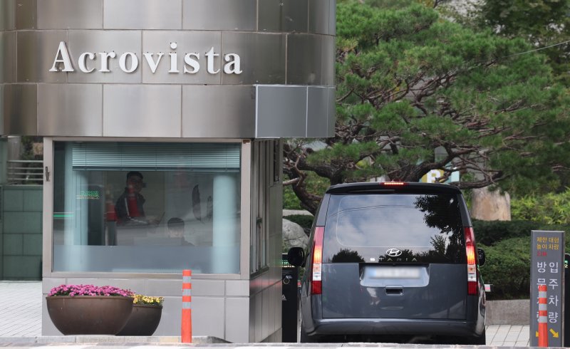 김건희 여사의 각종 의혹을 수사하는 민중기 특별검사팀이 6일 대통령 관저 이전 의혹과 관련해 윤석열 전 대통령 부부 주거지 등에 대한 강제수사에 착수했다. 2025.11.6/뉴스1 ⓒ News1 박지혜 기자