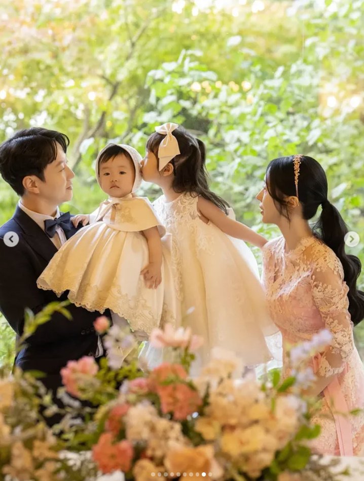 이정현, 의사 남편·두 딸과 그림 같은 가족 사진…붕어빵 가족 [N샷]