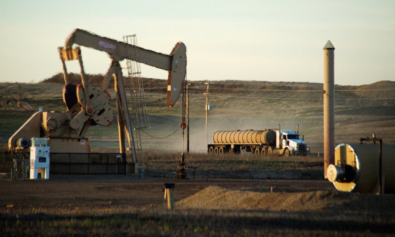미국 노스다코타 주의 포트버톨드 인디언보호구역 유전에서 2014년 11월 1일(현지시간) 펌프 잭이 석유를 끌어올리고 있다. 로이터 연합
