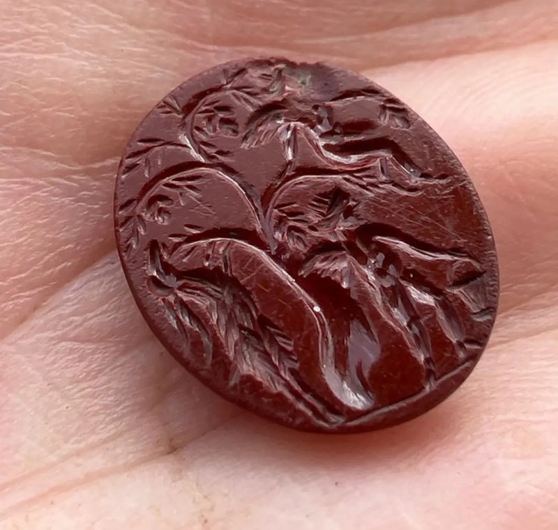 [뉴시스] 영국 노섬벌랜드 국립공원 내 브레메니엄 요새에서 발굴된 고대 바카라사이트 통장 제국의 보석 (사진출처: 뉴욕포스트 캡처) 2025.11.20