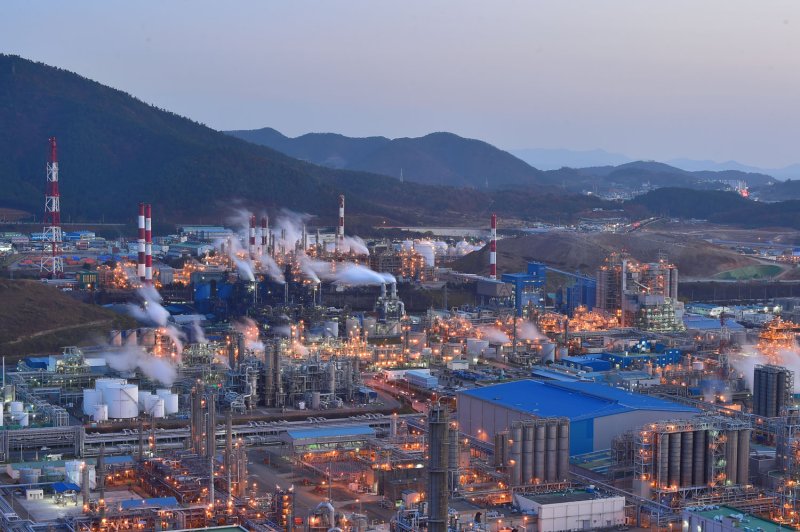 [여수=뉴시스] 김석훈 기자 = 여수국가산단전경. 2019.05.03. (사진=여수시청 제공) photo@newsis.com