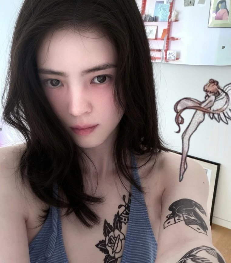 한소희, 가슴·팔·허리 가득 타투…힙한 표정까지 [N샷]