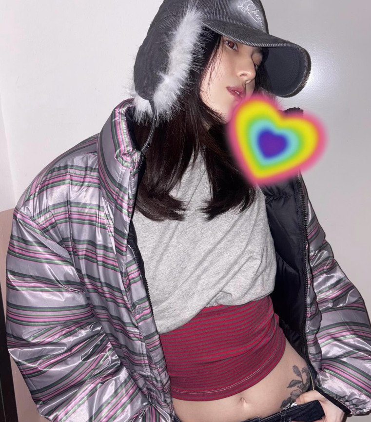 한소희, 가슴·팔·허리 가득 타투…힙한 표정까지 [N샷]