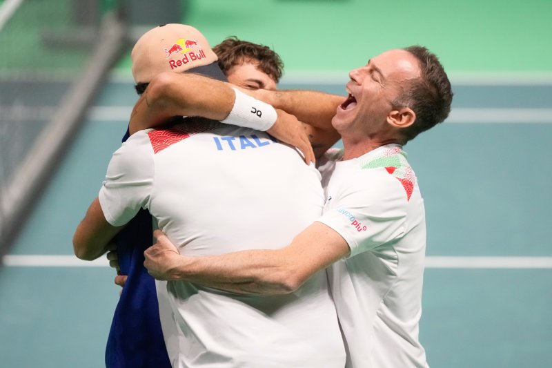 [볼로냐=AP/뉴시스] 이탈리아의 플라비오 라이브 바카라사이트가 21일(현지 시간) 이탈리아 볼로냐에서 열린 2025 데이비스컵 파이널스 준결승 단식 2경기에서 벨기에의 지주 베리스를 상대로 승리한 뒤 기뻐하고 있다. 2025.11.22.