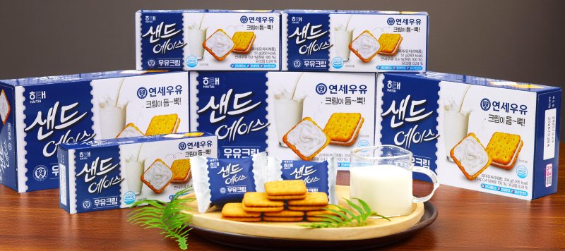 [서울=뉴시스] 해태제과 '샌드에이스 우유크림'(사진=해태제과 제공) *재판매 및 DB 금지