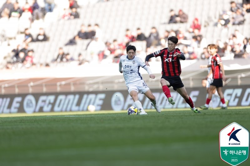 [바카라사이트 기가=뉴시스] 프로축구 K리그1 김천 상무 박세진, FC바카라사이트 기가 이승모. (사진=한국프로축구연맹 제공) *재판매 및 DB 금지