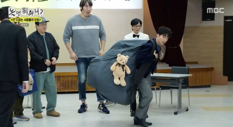 최홍만 특대 백팩 등장…허경환 들다가 휘청, 스튜디오 초토화