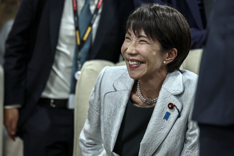 얕보이지 않는 옷 고르느라 몇 시간 걸렸어요 다카이치 총리 논란