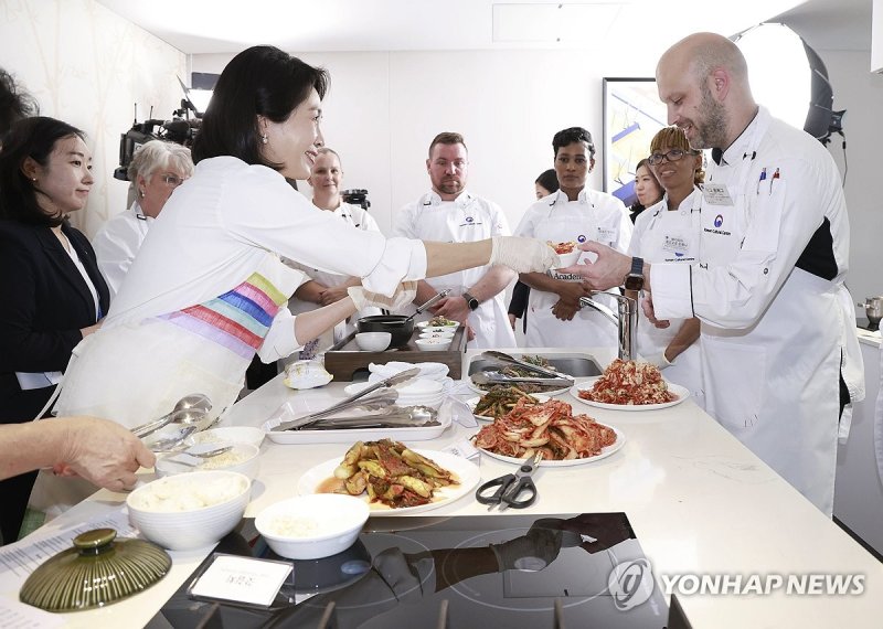 김혜경 바카라사이트 정보, 한식 조리 시연 (출처=연합바카라사이트 정보)