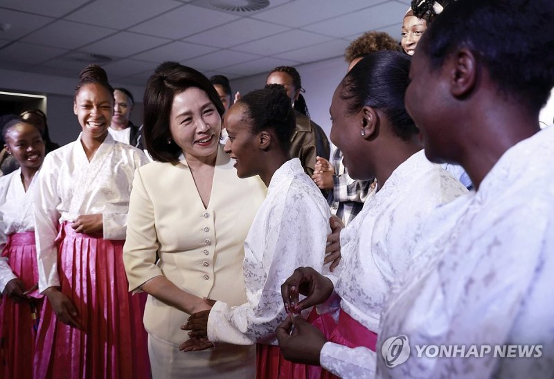 김혜경 여사, 주남아공한국문화원 방문 (출처=연합뉴스)