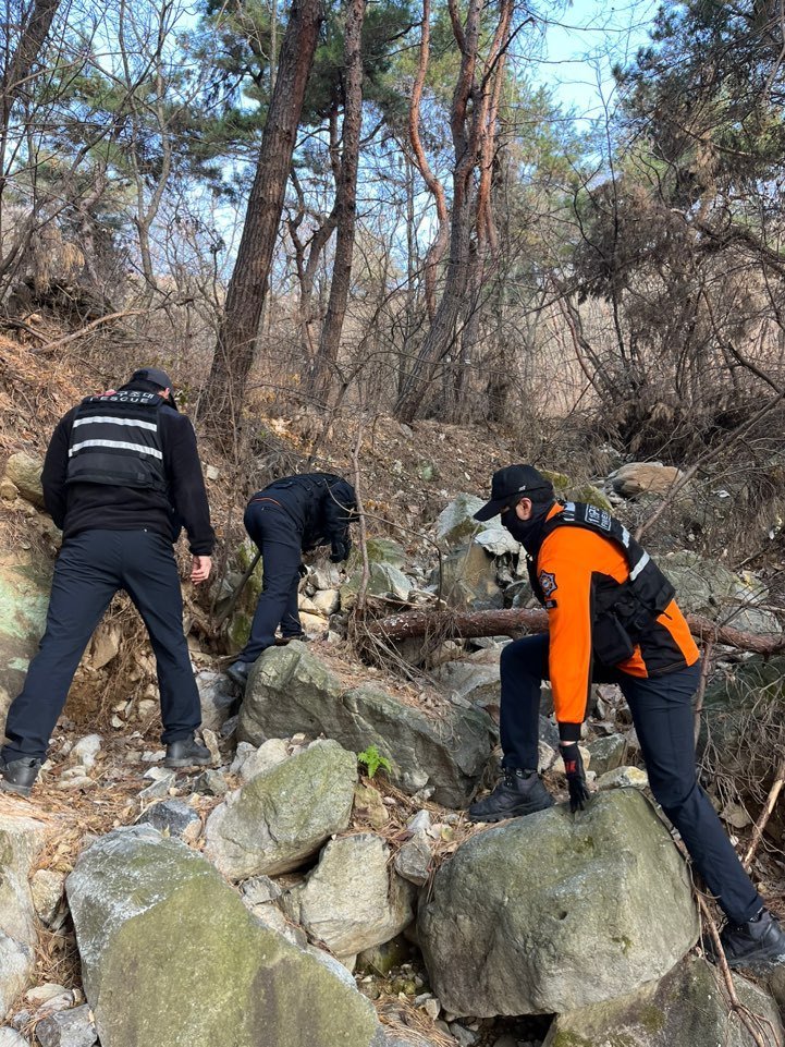 실종자를 찾는 소방당국.(인천소방본부 제공. 재배포 및 DB금지)2025.11.23/토토 바카라 사이트1 /사진=토토 바카라 사이트1