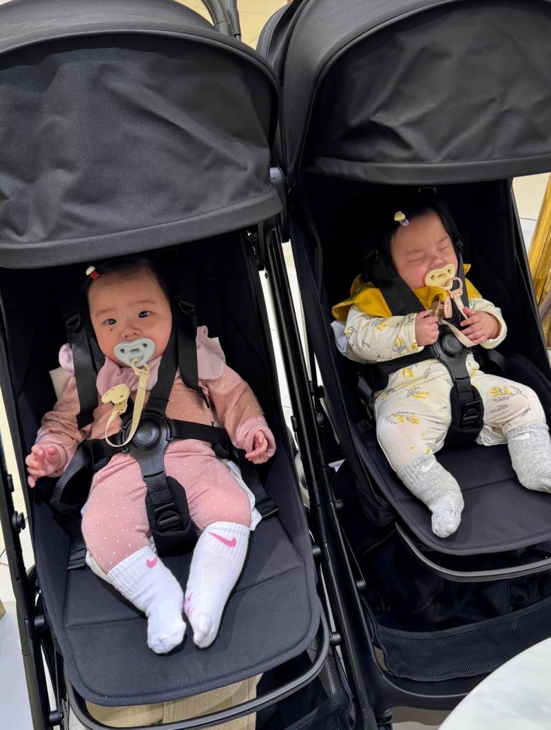 레이디 제인, 42세에 낳은 쌍둥이딸 육아 근황 공개… 아기 씨름선수 같네 