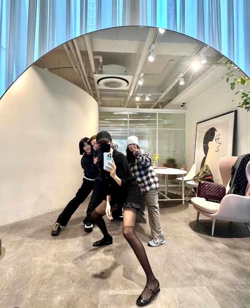 김혜수, 55세 믿기지 않은 동안 미모…젓가락 각서미까지 [N샷]