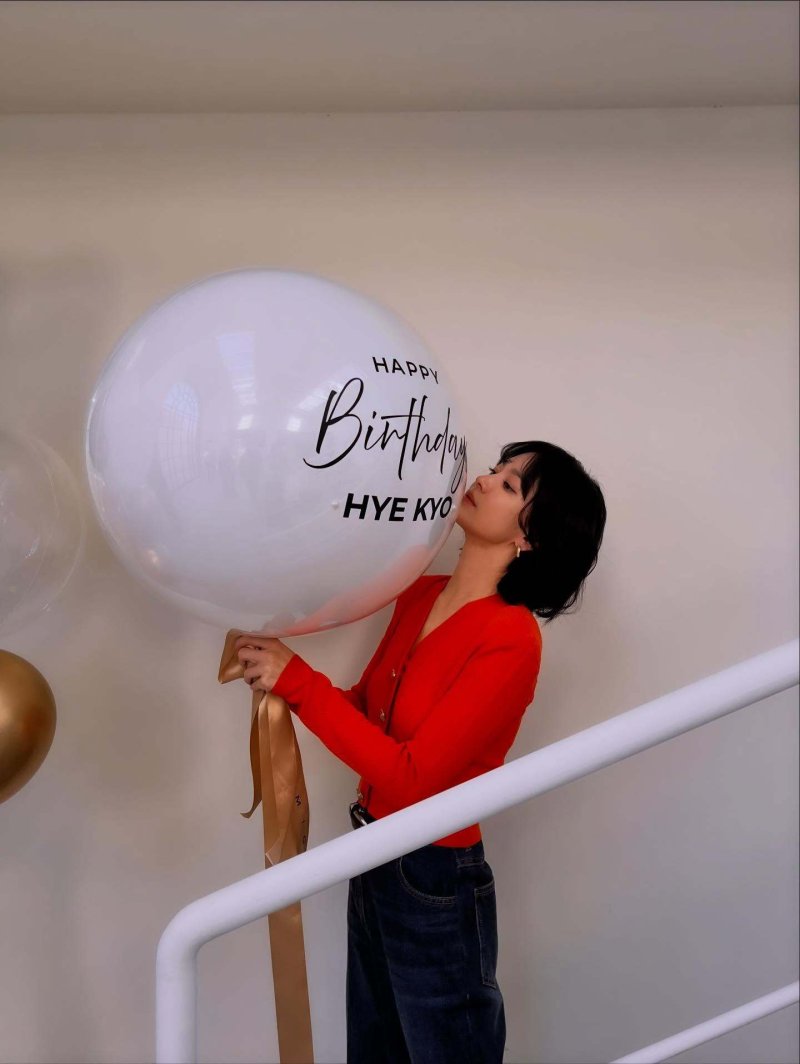 송혜교, 44세 생일에 더욱 빛난 동안 미모 축하 감사해 [N샷]