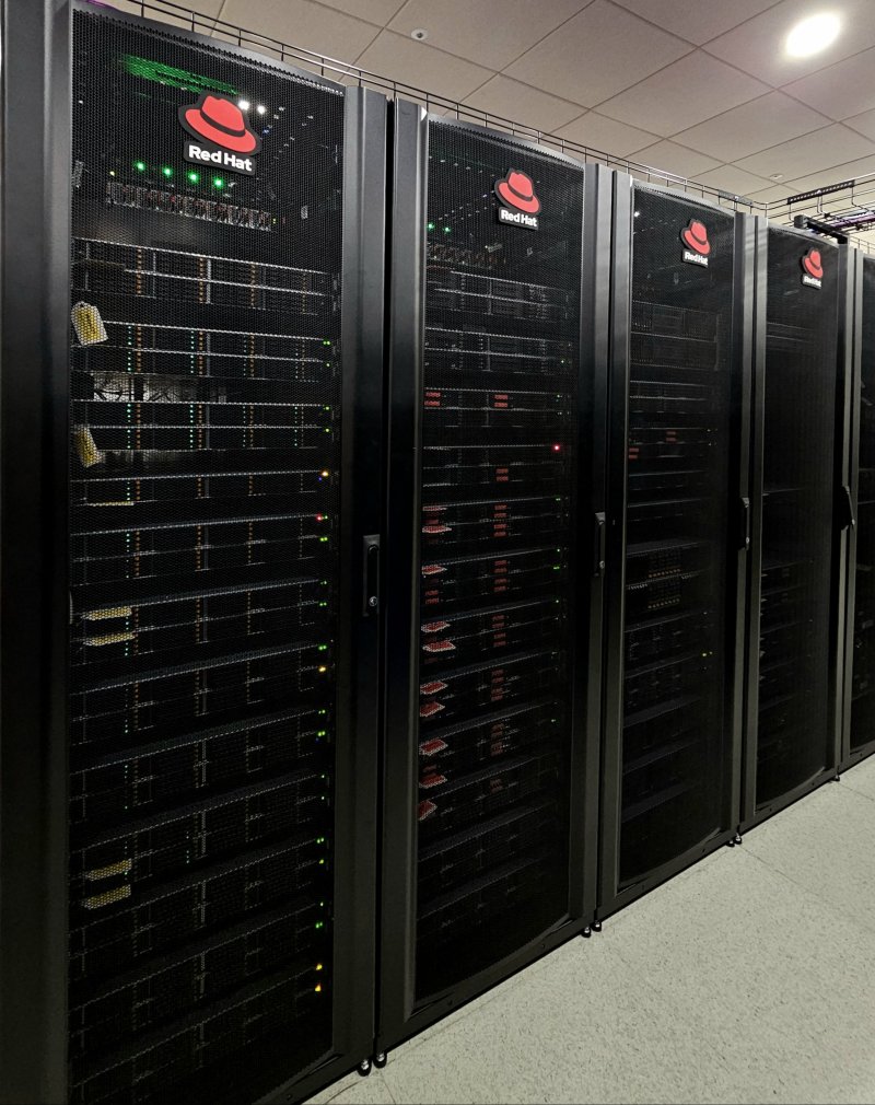 삼성전자가 글로벌 오픈소스 솔루션 선도기업 레드햇(Red Hat)이 인증한 CXL(Compute Express Link) 인프라를 구축했다고 25일 밝혔다. CXL 제품 인증을 내부에서 자체 완료한 후 레드햇 등록 절차를 즉시 진행할 수 있어 신속한 제품 개발이 가능해졌으며, 고객들과 개발단계부터 제품 최적화를 진행해 맞춤 솔루션을 제공할 수 있게 됐다. (삼성전자 제공) 2024.6.25/뉴스1