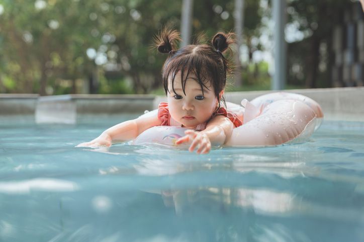 화장실 다녀왔는데... 펜션서 생후 14개월 수영장에 빠져 심정지 상태로 이송