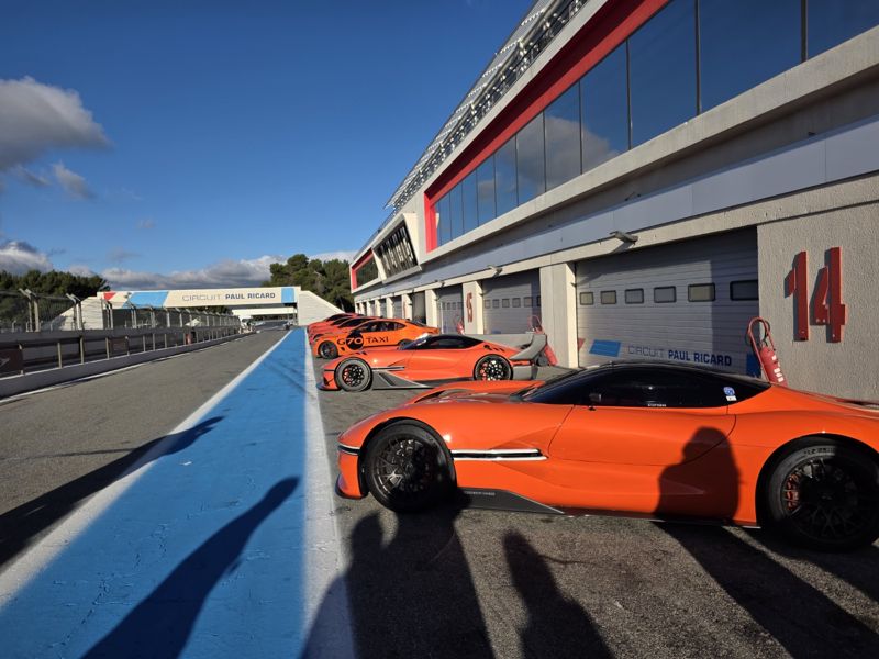 지난 21일(현지시간) 프랑스 남부 르 카스텔레 지역에 소재한 '폴 리카르 서킷' 패독에 전시된 제네시스 마그마 라인업들의 모습. 사진=김학재 기자