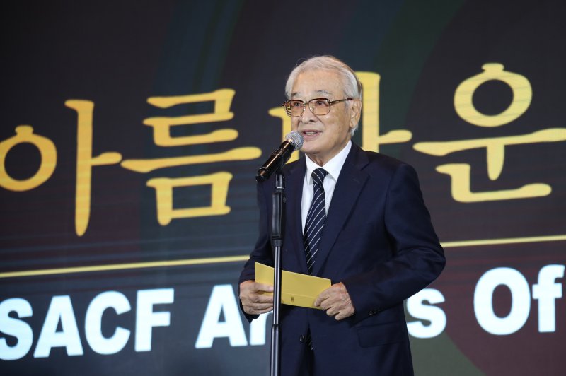 '현역 최고령 국민배우' 故이순재 비보에 추모 물결…믿기지 않아