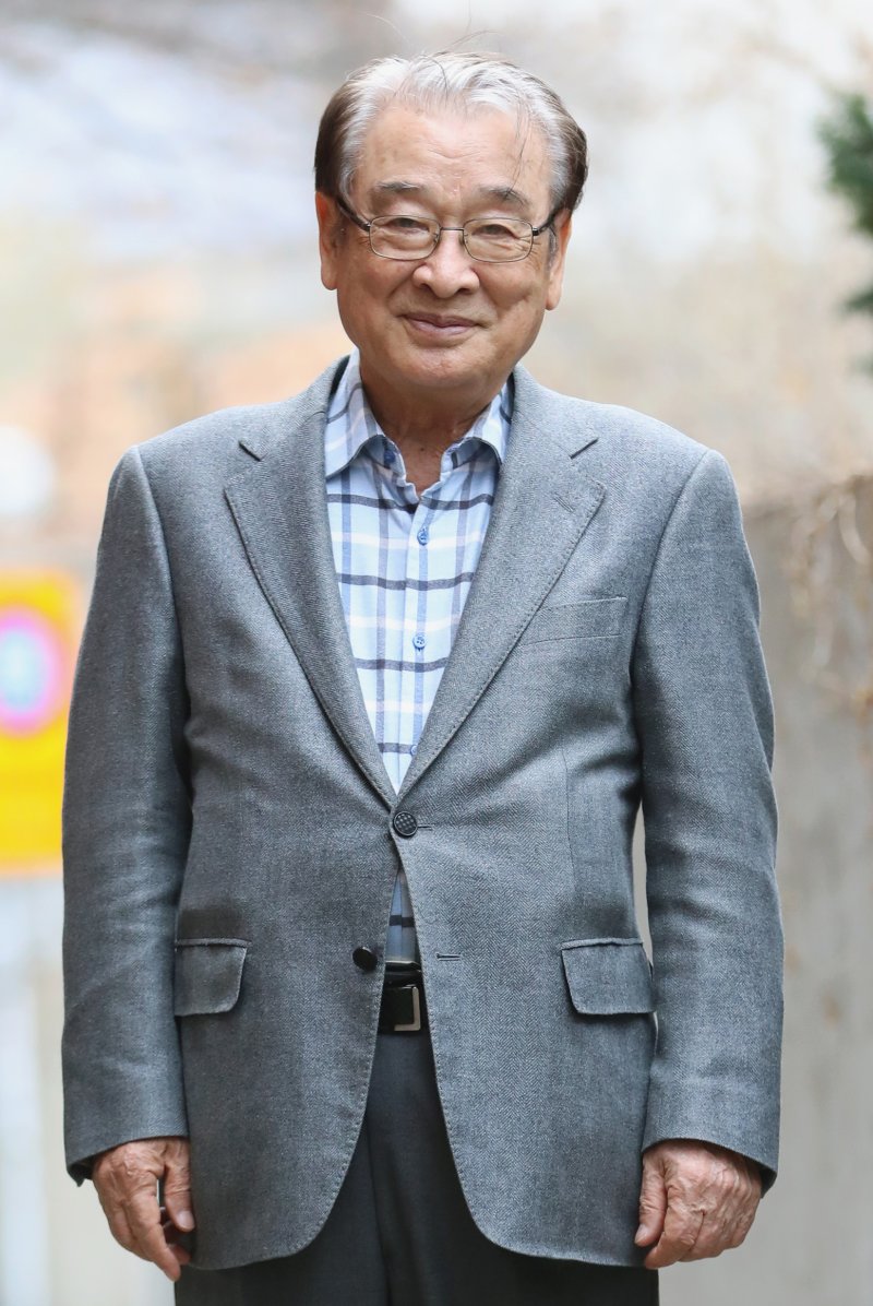 김영철, 생방송 중 故 이순재 추모 후배들 존경·사랑 받으셨던 분…너무 슬퍼