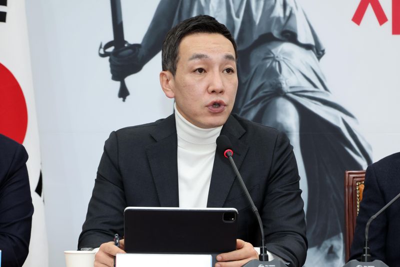 국민의힘 김민수 최고위원이 24일 서울 여의도 국회에서 열린 최고위원회의에서 발언하고 있다. 사진=박범준 기자